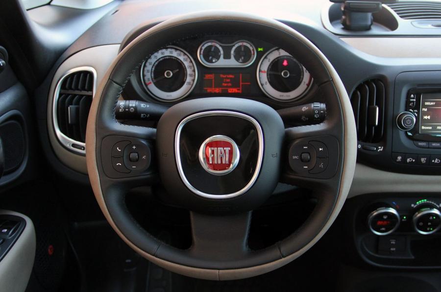  Fiat 500L 2014 года  (фото 38 из 138)
